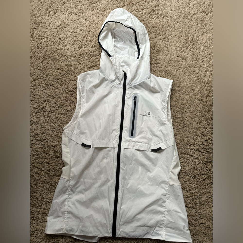 ULTIMATE DIRECTION WOMENS RUNNING VEST HOODIE SIZE SMALL COLOR WHITE